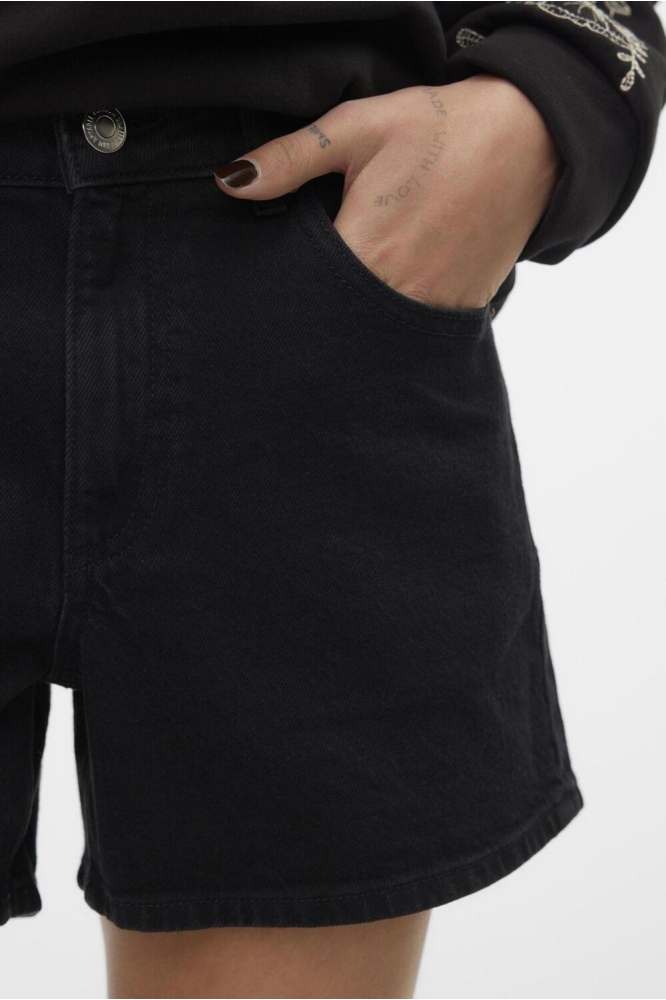 Vero Moda zwarte dames korte broek | Close up