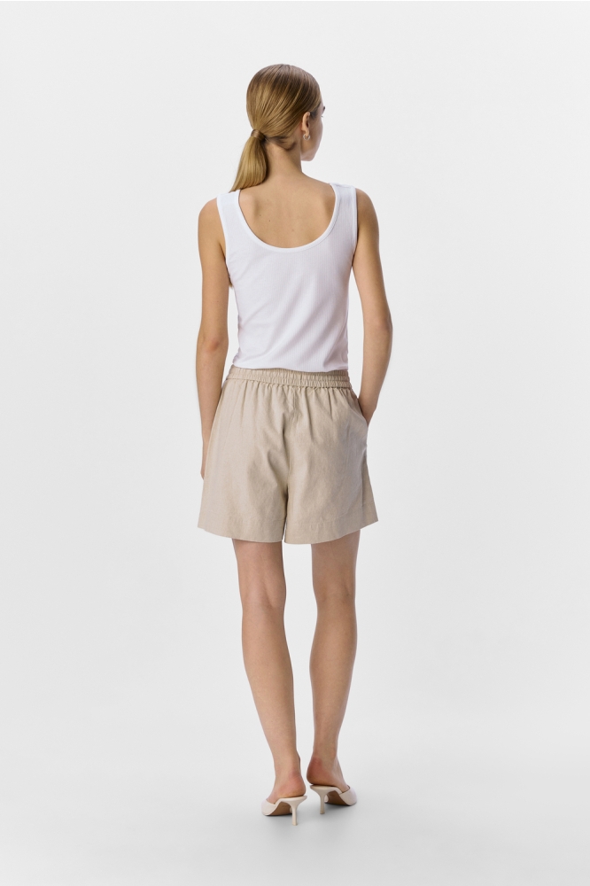 Object beige dames korte broek | Model achteraanzicht