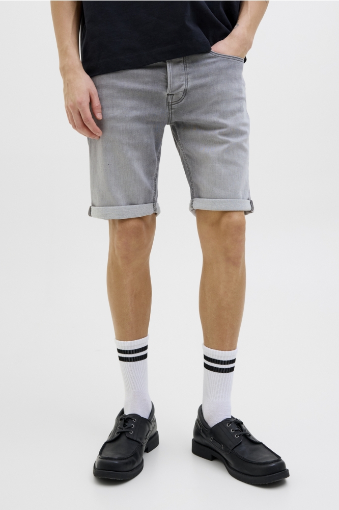 Jack & Jones grijze heren korte broek | Model vooraanzicht
