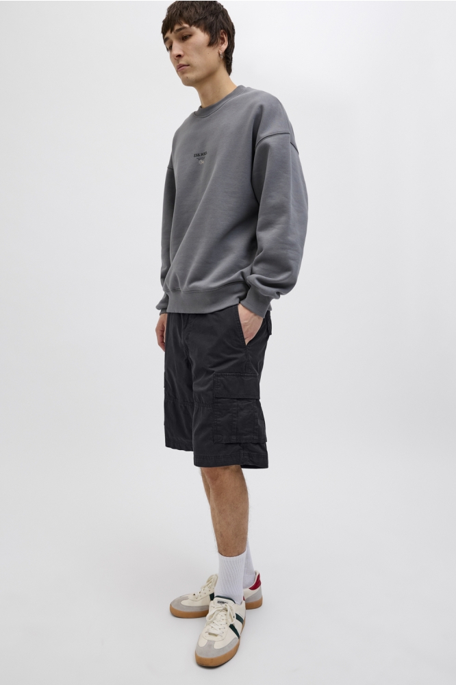 Jack & Jones zwarte heren korte broek | Model zijaanzicht