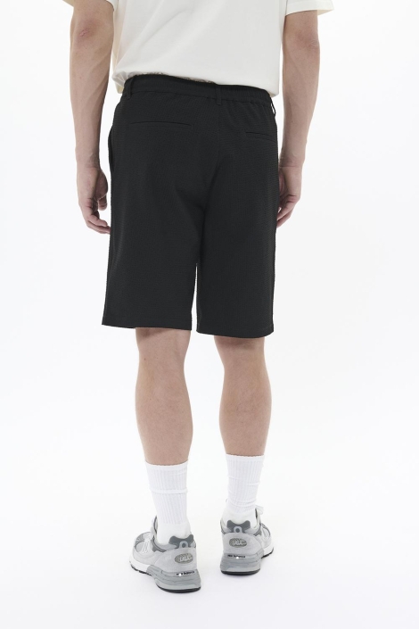 Matinique zwarte heren korte broek | Model achteraanzicht