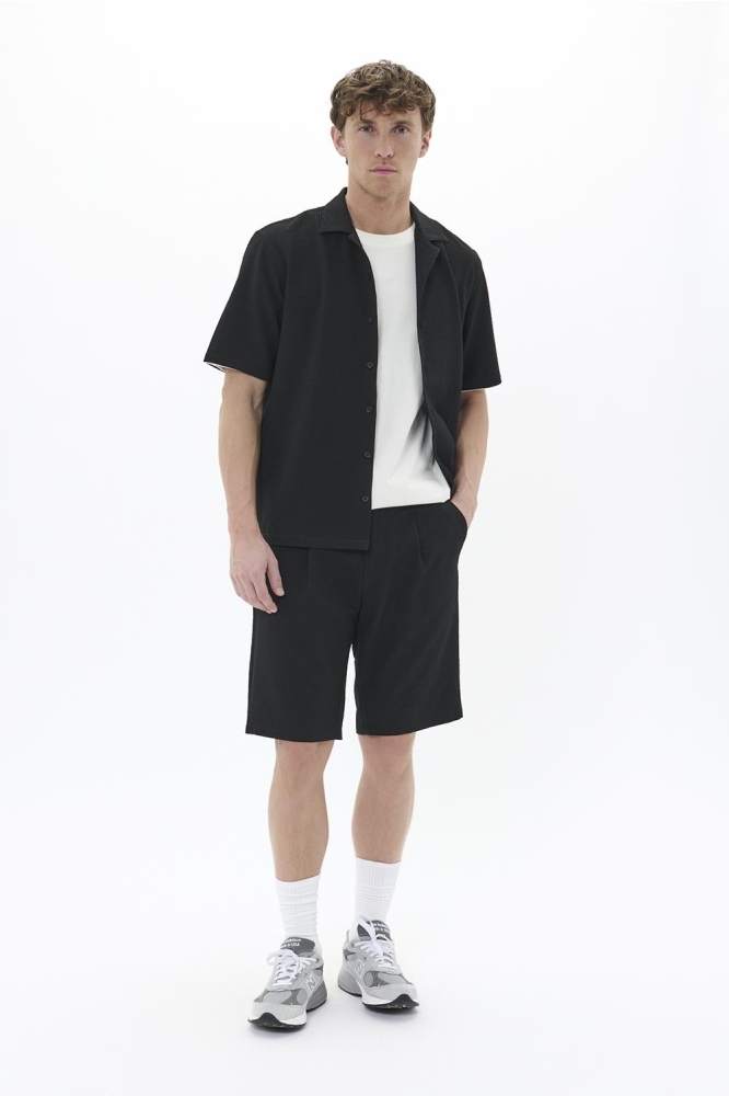 Matinique zwarte heren korte broek | Model