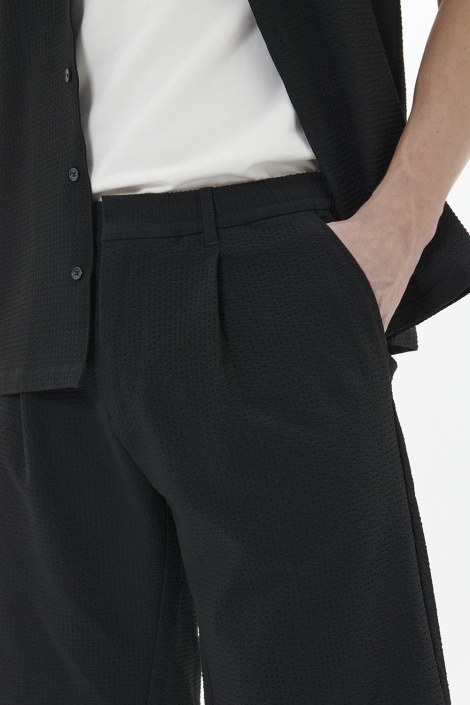 Matinique zwarte heren korte broek | Close up