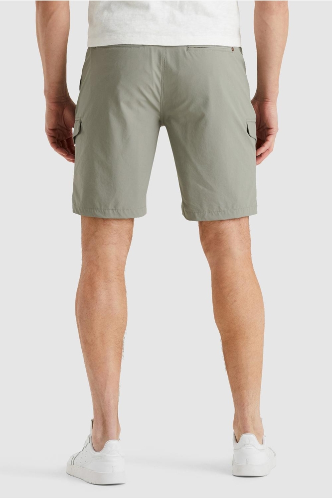Cast Iron groene heren korte broek | Model achteraanzicht