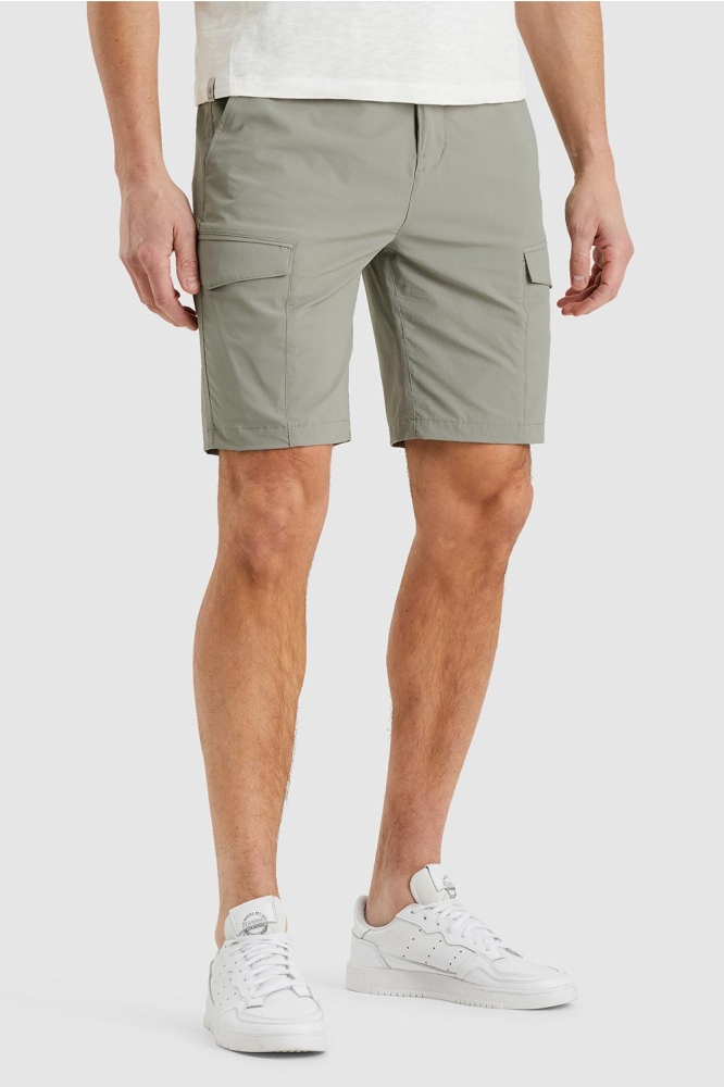 Cast Iron groene heren korte broek | Model zijaanzicht