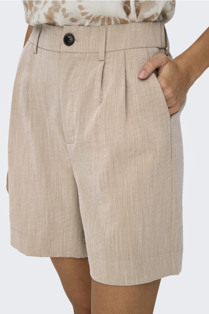 Only beige dames korte broek | Close up