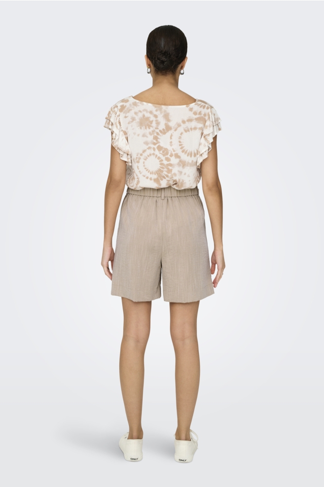 Only beige dames korte broek | Model achteraanzicht