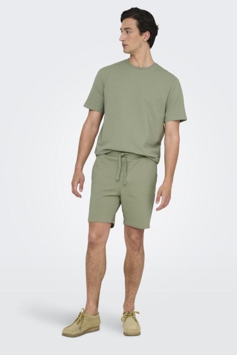 Only & Sons groene heren korte broek | Model vooraanzicht