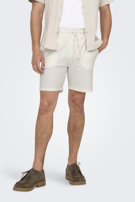 Only & Sons ecru heren korte broek | Model vooraanzicht