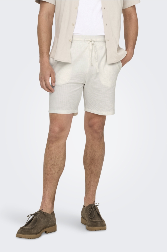 Only & Sons ecru heren korte broek | Model vooraanzicht