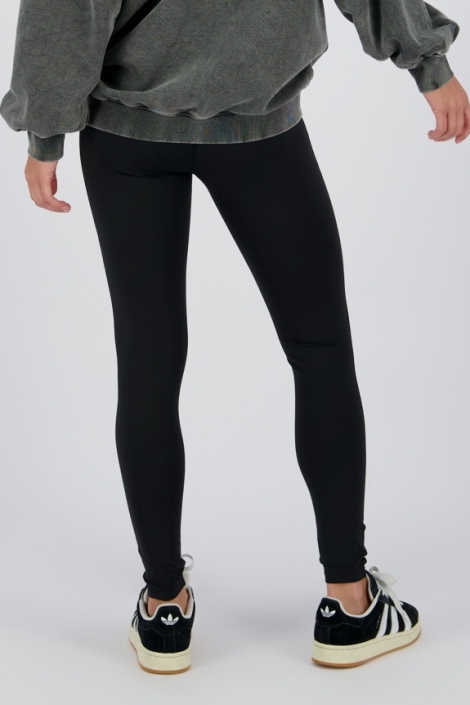 Raizzed zwarte dames legging | Model achteraanzicht