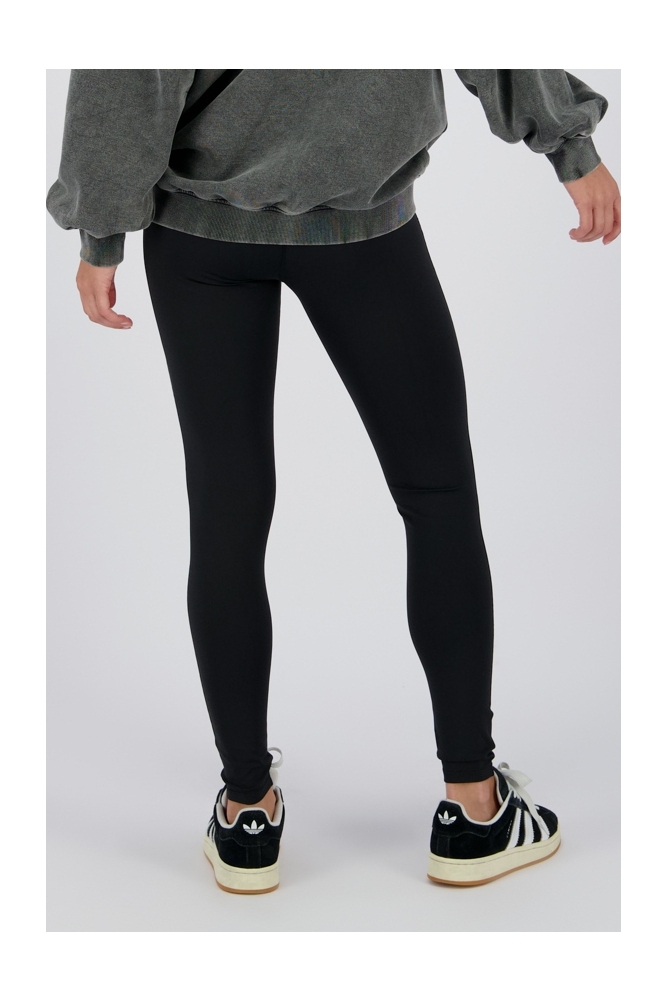 Raizzed zwarte dames legging | Model achteraanzicht