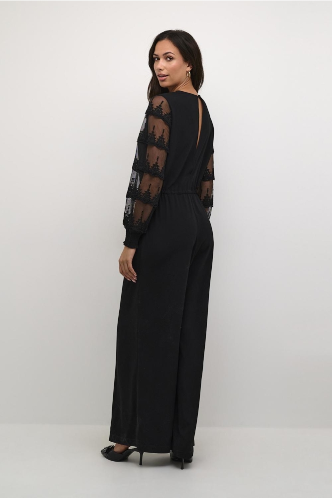 Kaffe zwarte dames jumpsuit | Model achteraanzicht