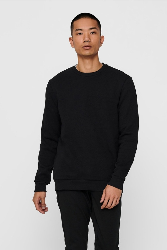 Only & Sons zwarte heren trui | Model vooraanzicht