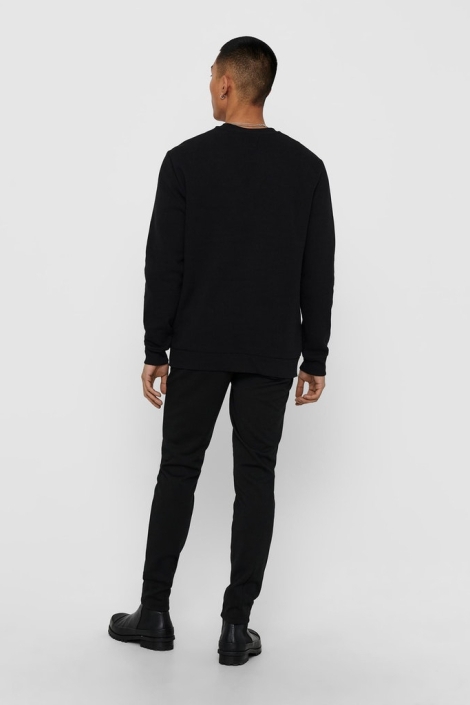 Only & Sons zwarte heren trui | Model achteraanzicht