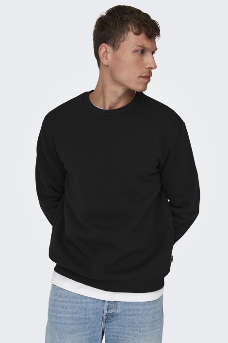 Only & Sons zwarte heren trui | Model vooraanzicht
