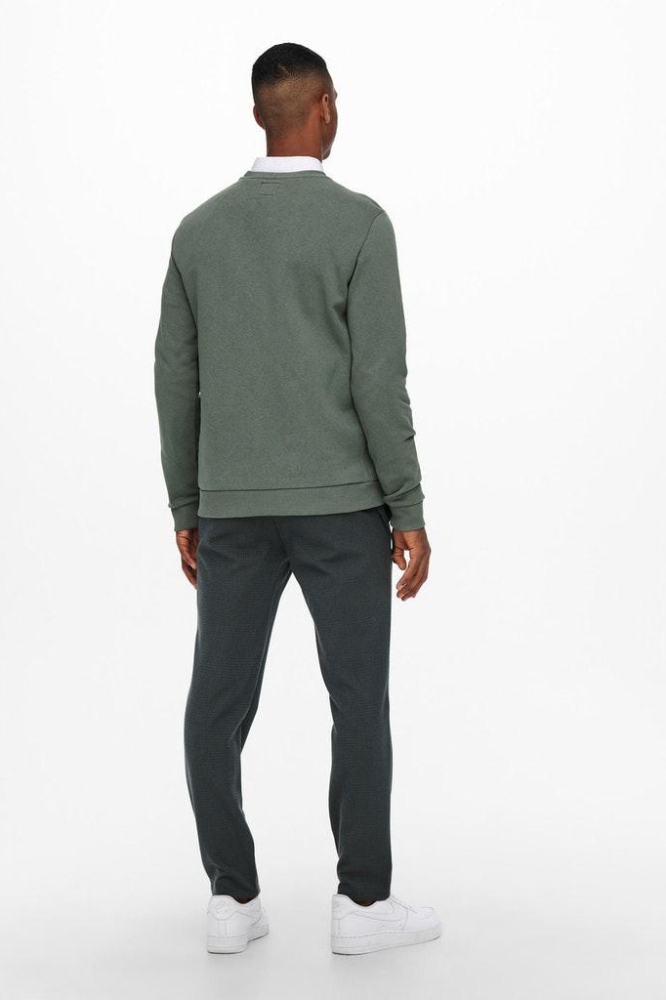 Only & Sons groene heren trui | Model achteraanzicht