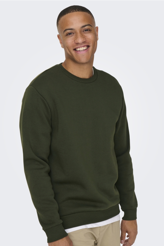 Only & Sons groene heren sweater | Model vooraanzicht