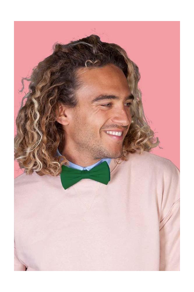 Strickie groene heren accessoire | Model vooraanzicht