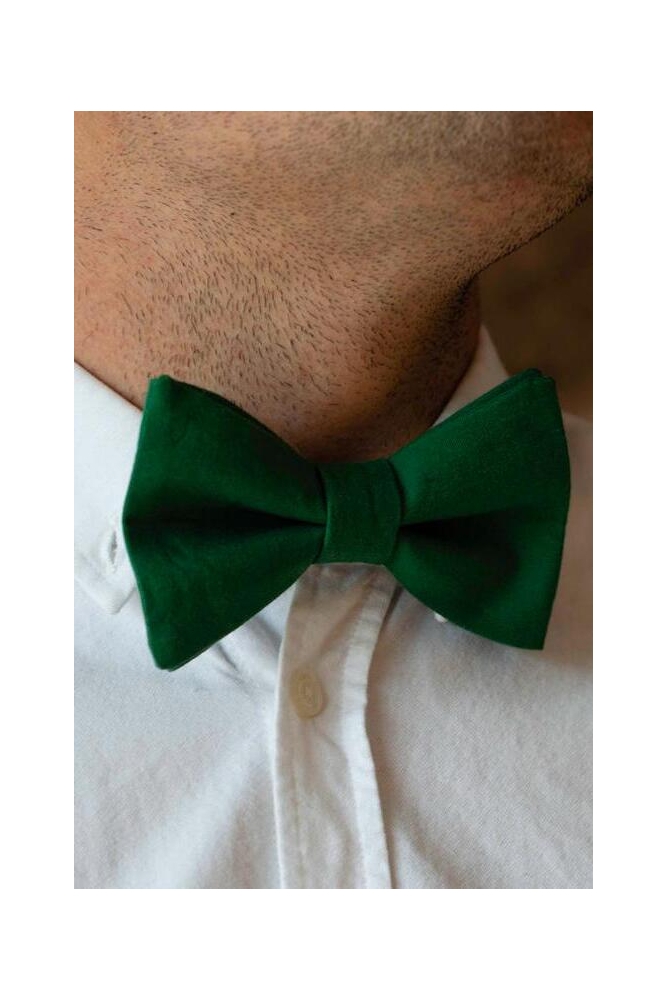 Strickie groene heren accessoire | Model vooraanzicht