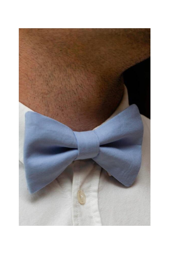 Strickie blauwe heren accessoire | Model vooraanzicht