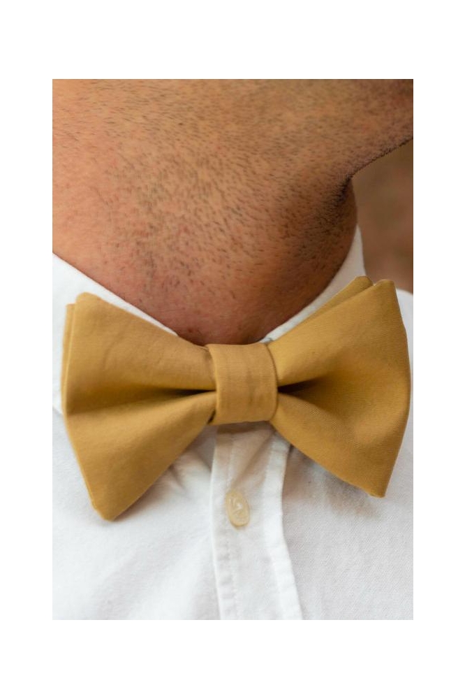 Strickie camel heren accessoire | Model vooraanzicht