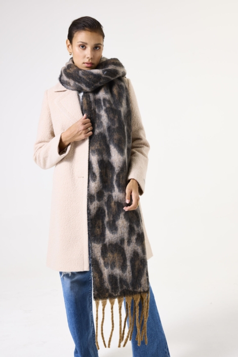 Garcia bruine dames sjaal | Model vooraanzicht