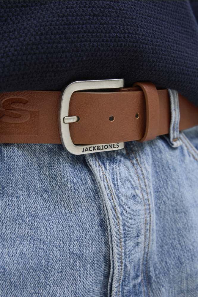 Jack & Jones cognac heren riem | Model vooraanzicht