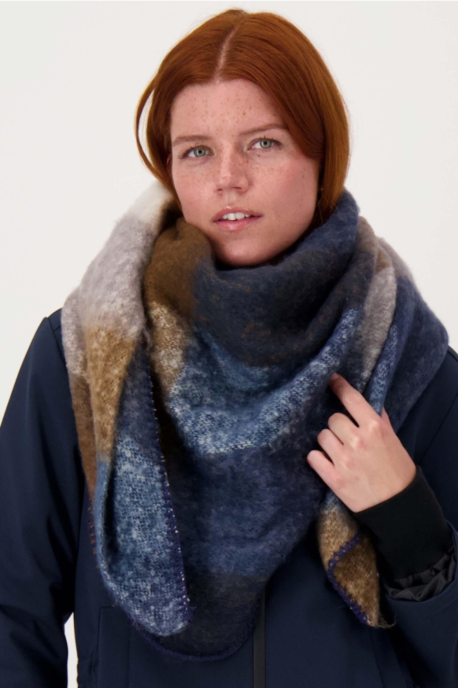 Zusss blauwe dames sjaal | Model vooraanzicht