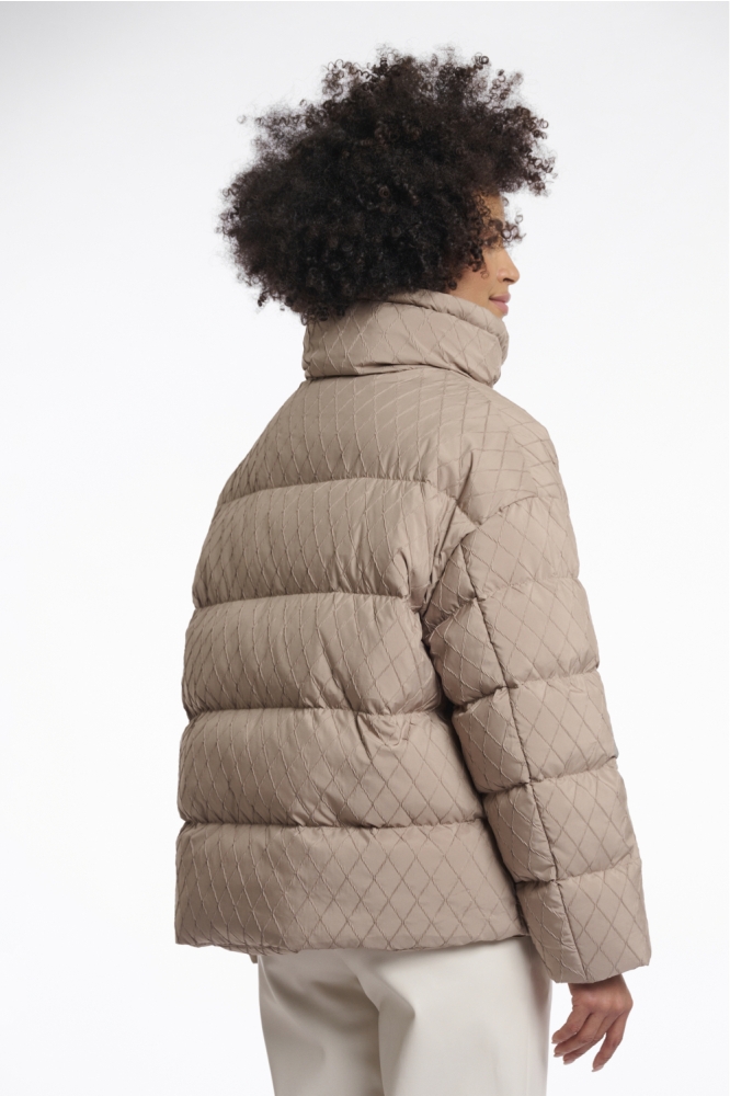 Rino & Pelle camel dames jas | Model achteraanzicht