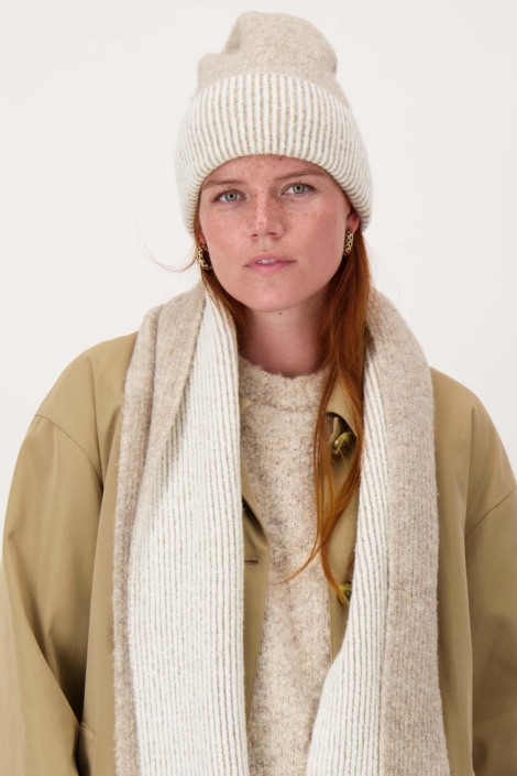 Zusss taupe dames accessoire | Model vooraanzicht