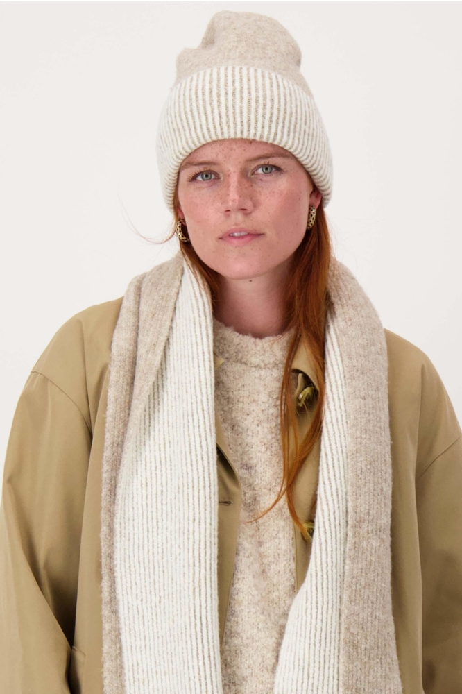 Zusss taupe dames accessoire | Model vooraanzicht
