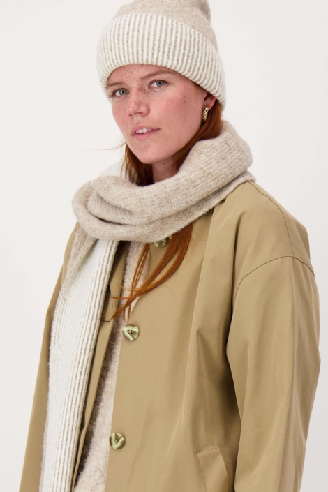 Zusss taupe dames accessoire | Model vooraanzicht