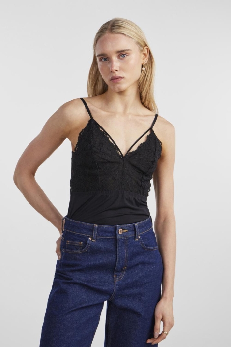 Pieces zwarte dames top | Model vooraanzicht
