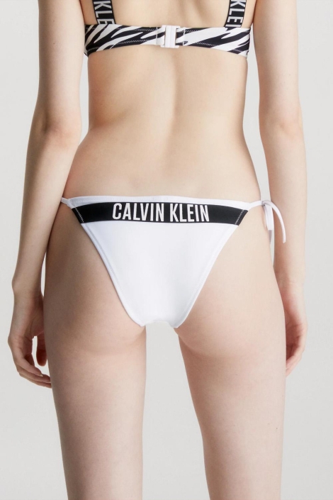 Calvin Klein witte dames accessoire | Model achteraanzicht