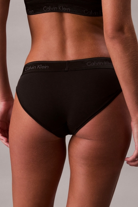 Calvin Klein zwarte dames ondergoed | Model achteraanzicht